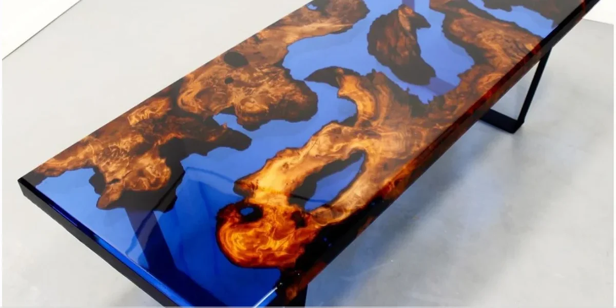 Mesa resinada para espaços de trabalho flexíveis